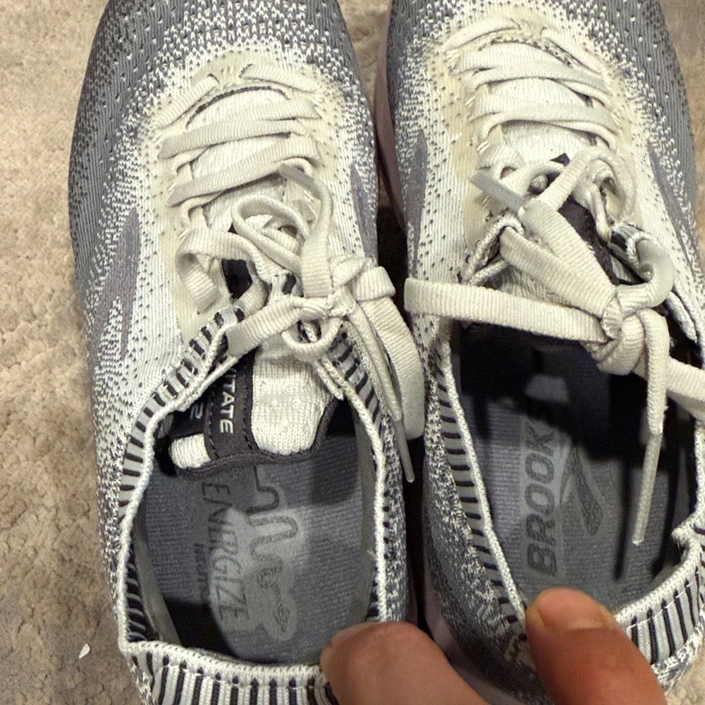 Brooks Levitate 2 Women's Running Shoes Size 9.5 B (Medium) Gray and pink EUC - Picture 9 of 9